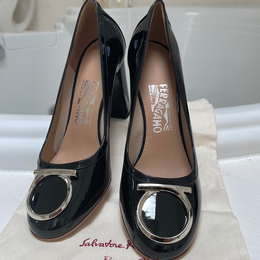 Salvatore Ferragamo Black Patent Leather Ena Gancini Block Heel Pumps Size 38.5
